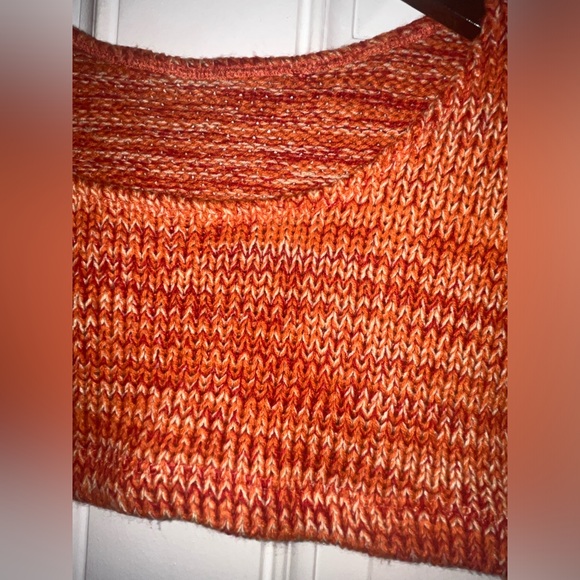 Y2k Knitted mini crop top/sweater - Picture 3 of 3